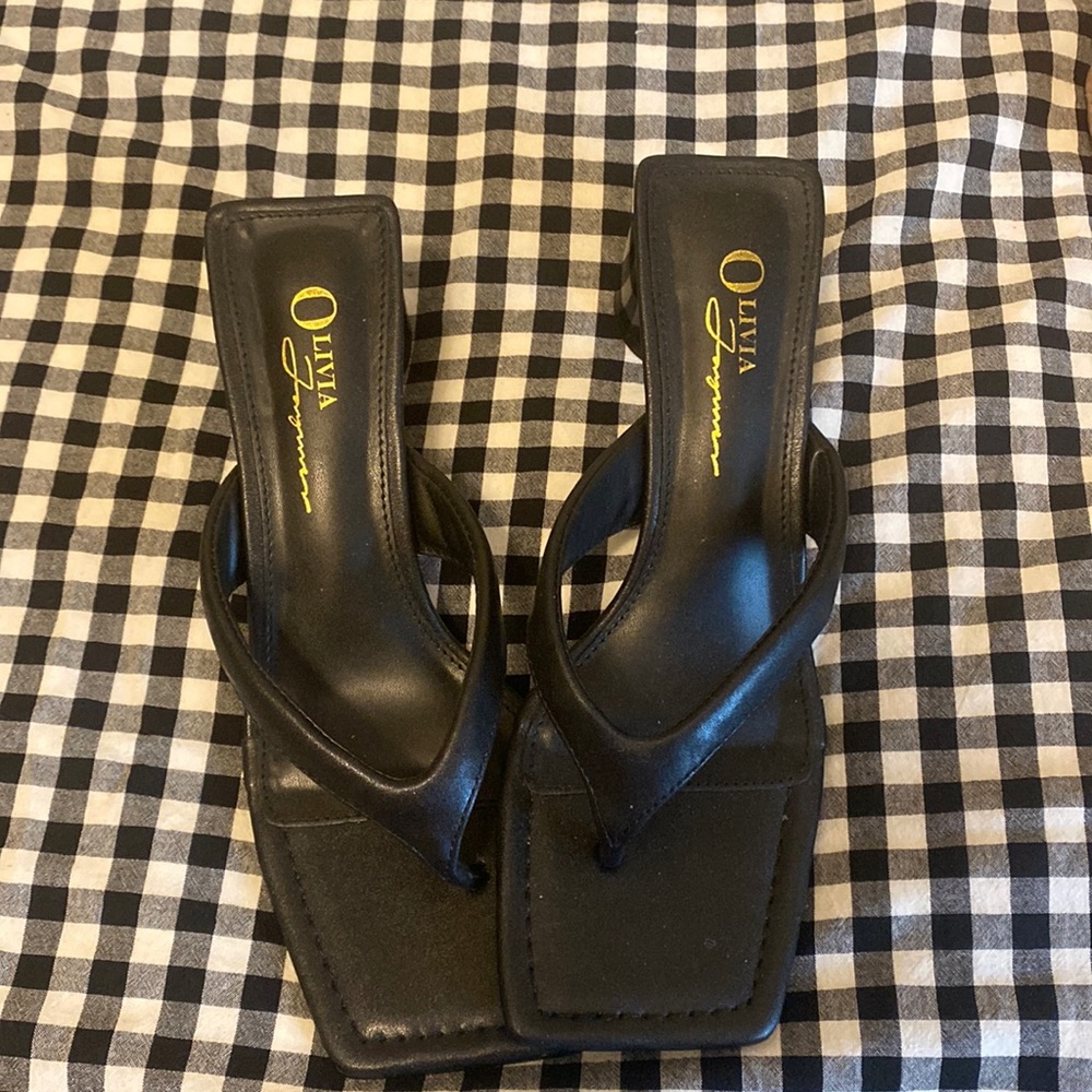Leather flip flops